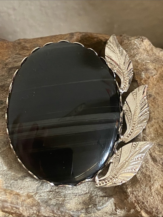 Vintage Jewelry - Vintage Natural Black Onyx Stone Broach